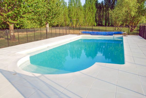 10m x 5m private pool