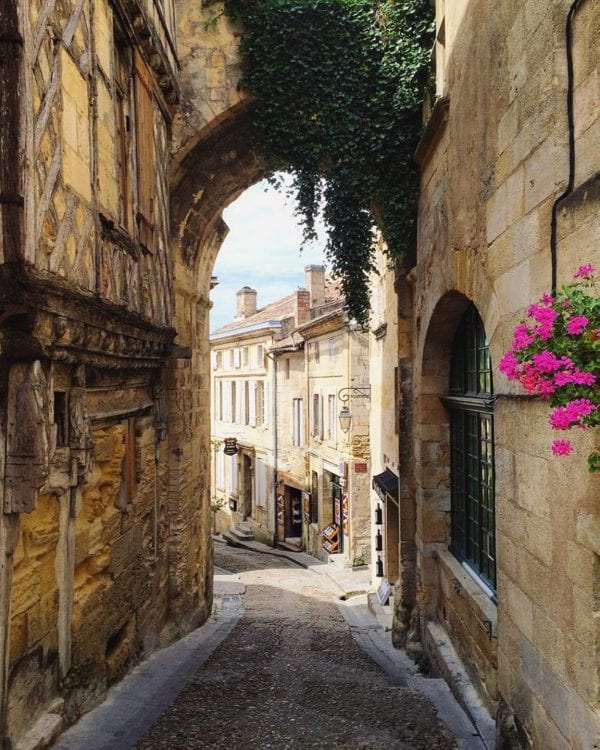 Discover medieval streets in Saint Emilion