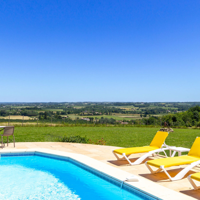 Babeau holiday villa in south west France near Duras, vacation rental, self catering holiday accommodation near Bordeaux Bergerac and the Dordogne