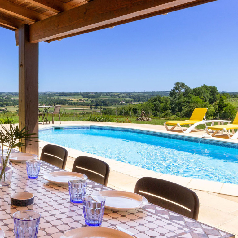 Babeau holiday villa in south west France near Duras, vacation rental, self catering holiday accommodation near Bordeaux Bergerac and the Dordogne