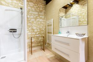 Jubin bedroom 1 shower and wash basin