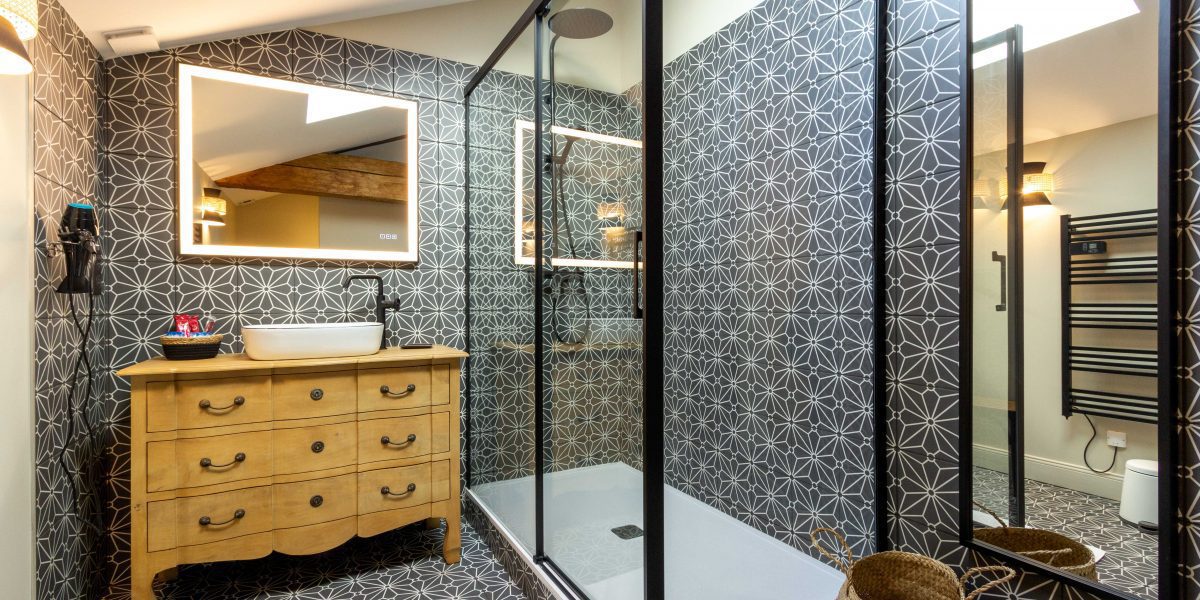 Bedroom 5, Chambre Etoile shower, there is also a wc