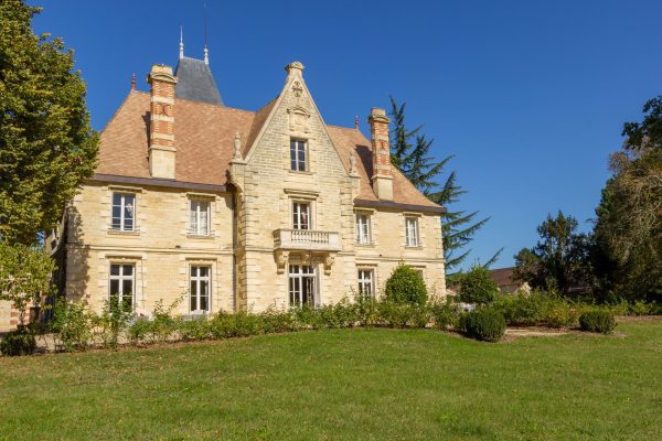 Chateau La Grave Bechade holiday accommodation France