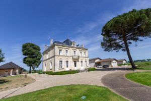 Chateau de Bel Air luxury holiday accommodation near Pomerol near Saint-Émilion and Bordeaux, Southwest France