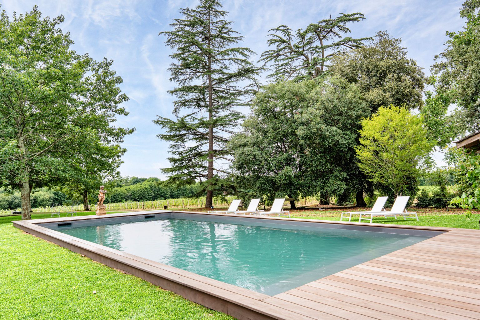 Chateau de Bel Air luxury holiday accommodation near Pomerol near Saint-Émilion and Bordeaux, Southwest France