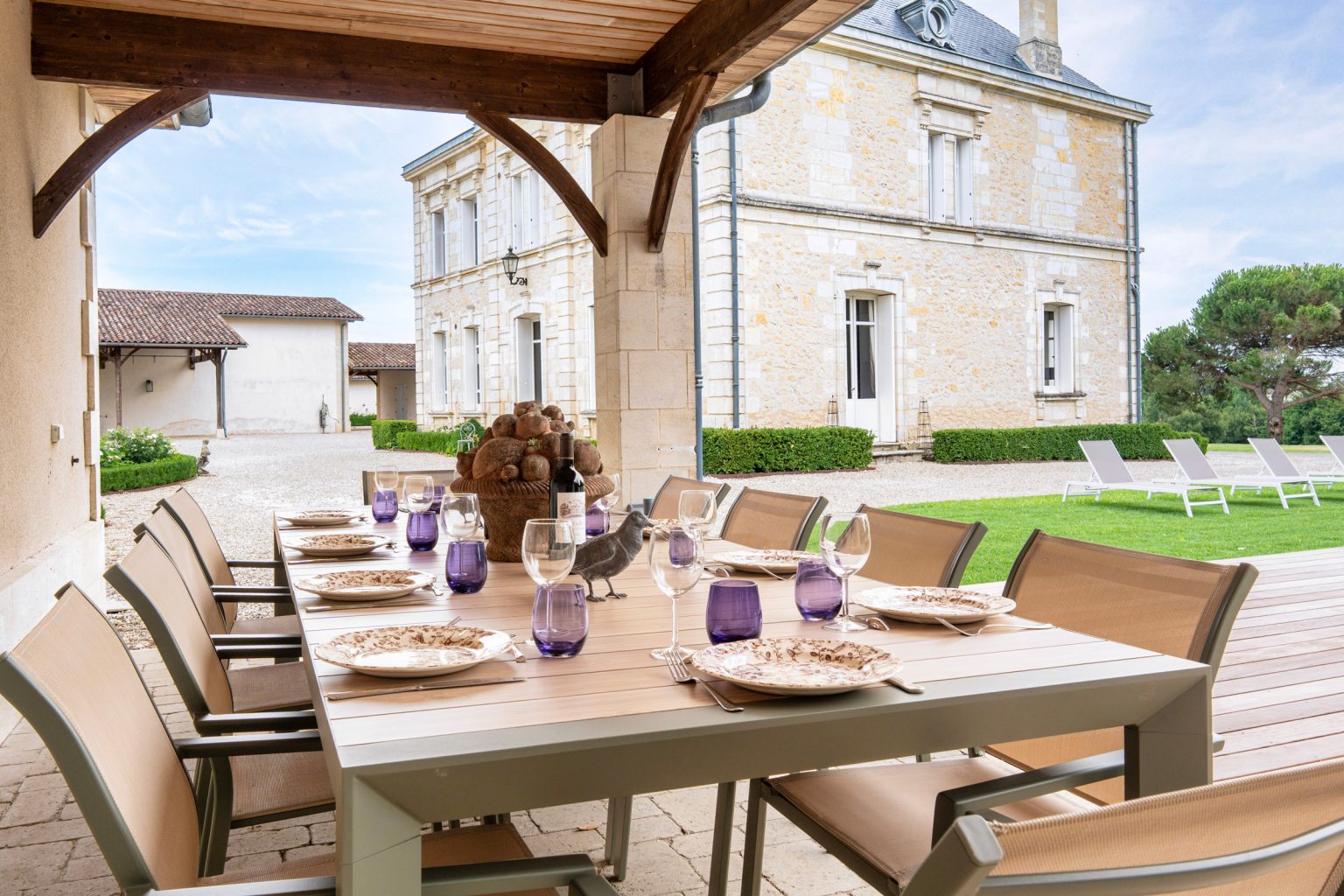 Chateau de Bel Air luxury holiday accommodation near Pomerol near Saint-Émilion and Bordeaux, Southwest France