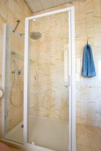 Family shower room with wc