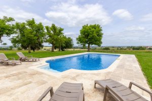 Far reaching valley views from the pool