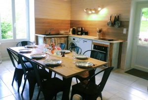 Grand Galice kitchen and dining table