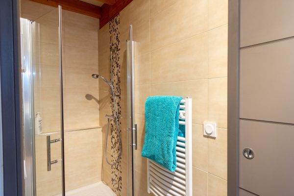 Ground floor shared shower room has two sliding doors which lead into both bedrooms 3 and 4