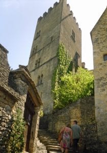 Historical towns and villages to explore throughout the Aquitaine region