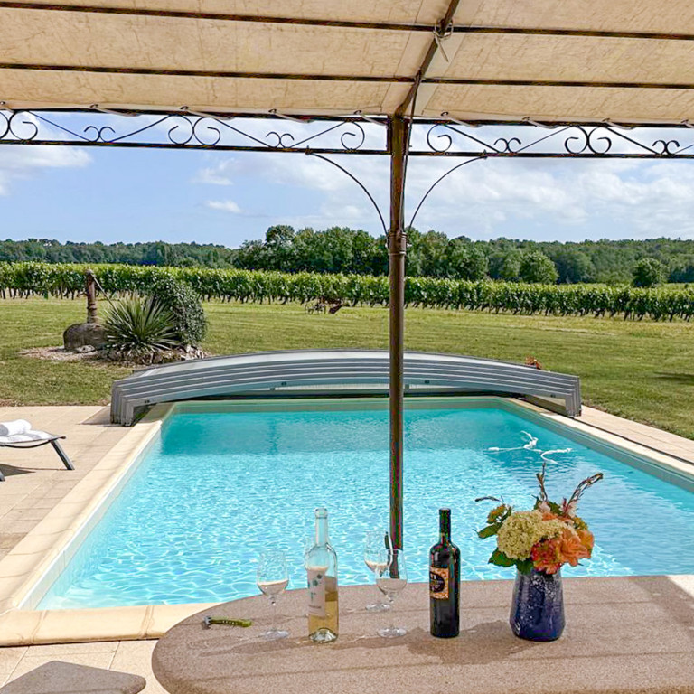 Joubin is a 5 bedroom holiday villa with a private secure pool, near Bordeaux and Bergerac in south west France