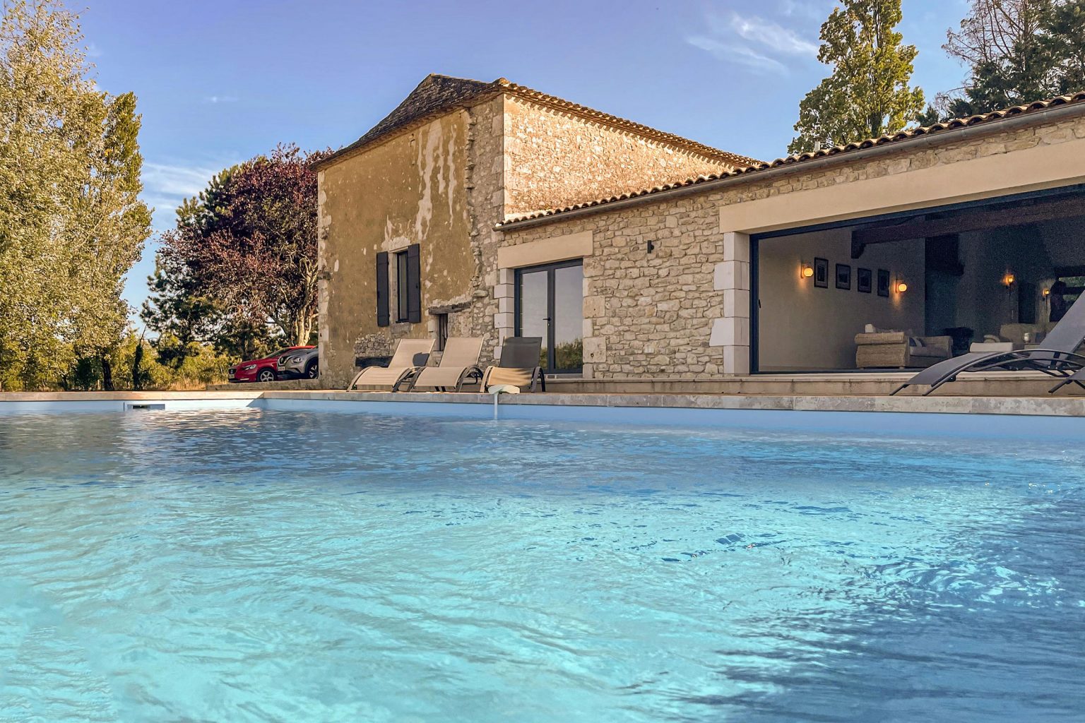 La Bique holiday villa with a private heated saltwater pool in St Sernin near Duras. Bordeaux, Bergerac SW France