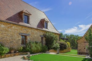 La Prairie is to the right, La Vallon is to the left