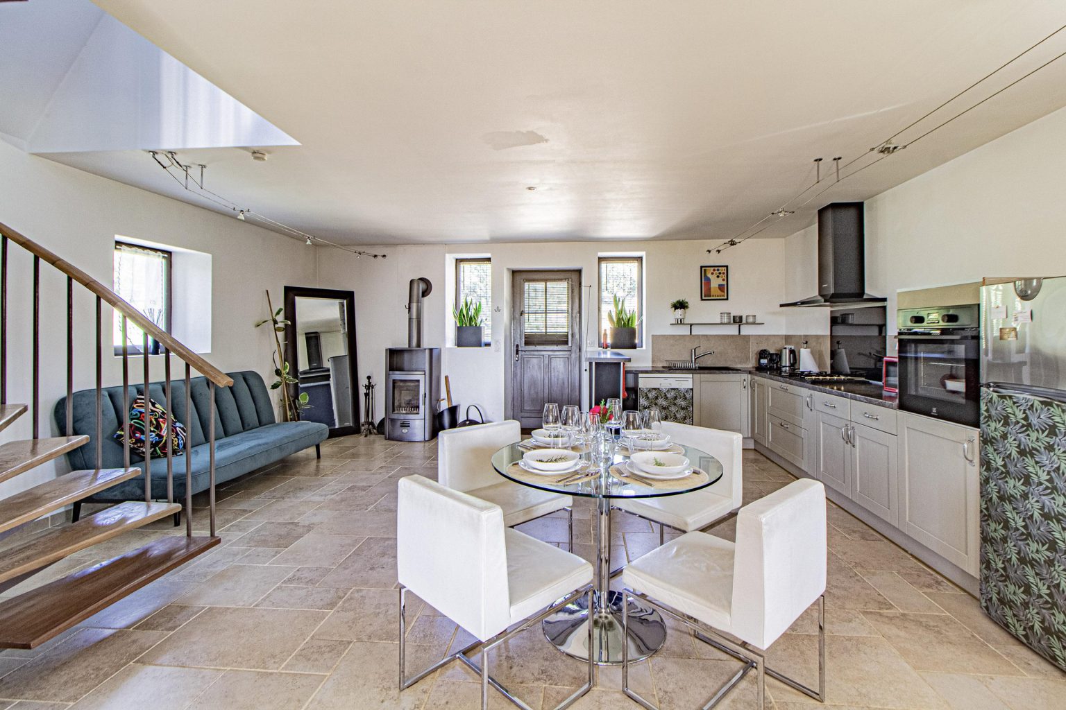 La Prairie kitchen and dining