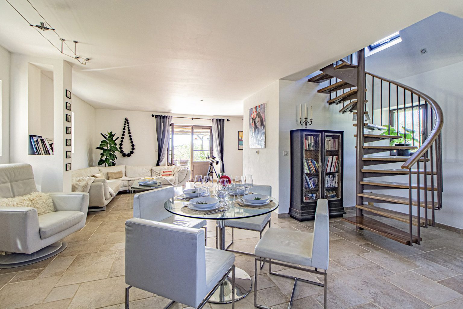 La Prairie, open plan living