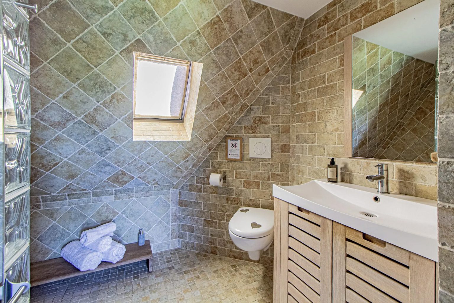 La Prairie shower room