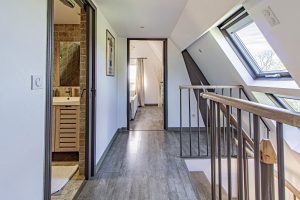 La Prairie upper floor landing