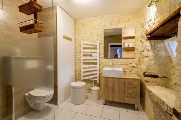Le Grand Galice shower room shared with bedrooms 2 and 3