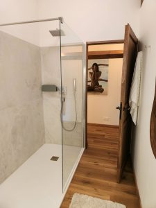 Le Vallon Upper floor shower room and wc shared with and between bedrooms 2 and 3