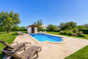 Les Oliviers private pool and sun terrace near Duras, between Bordeaux & Bergerac