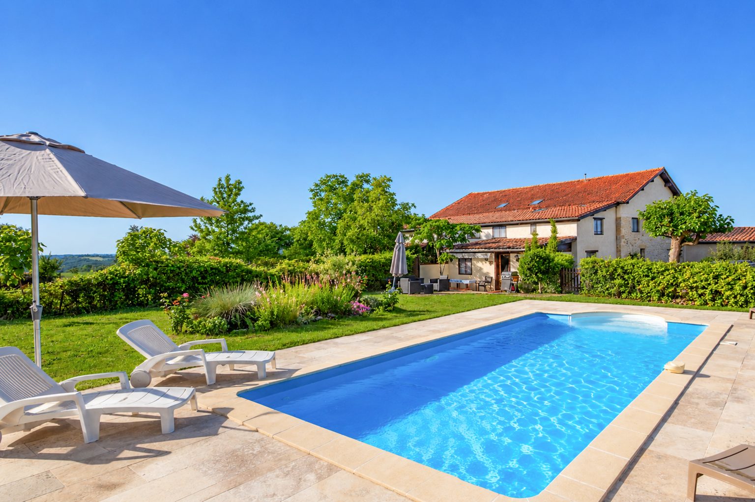 Les Oliviers Shaded sun terrace Private Pool near Duras, between Bordeaux & Bergerac