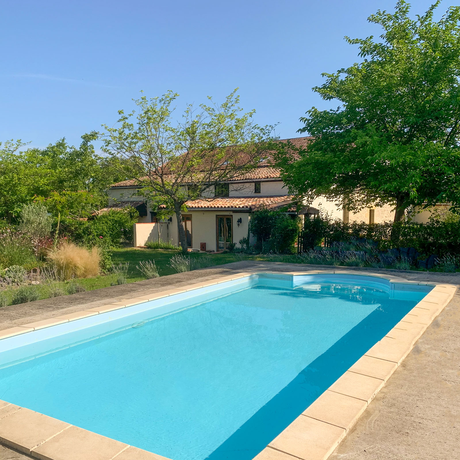 Les Oliviers holiday gites near Duras sw france with a private pool