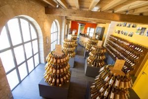 Local producers personally offer wine tastings in the Monbazillac wine and tourism shop