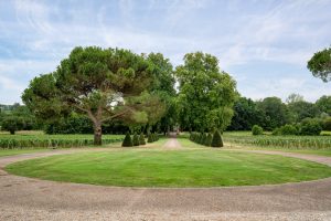 Chateau de Bel Air luxury holiday accommodation near Pomerol near Saint-Émilion and Bordeaux, Southwest France