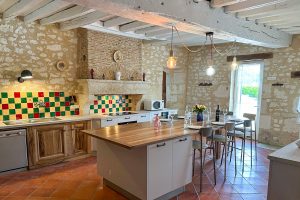 The kitchen and dining areal at Jubin, 5 bedroom villa with a secure private pool