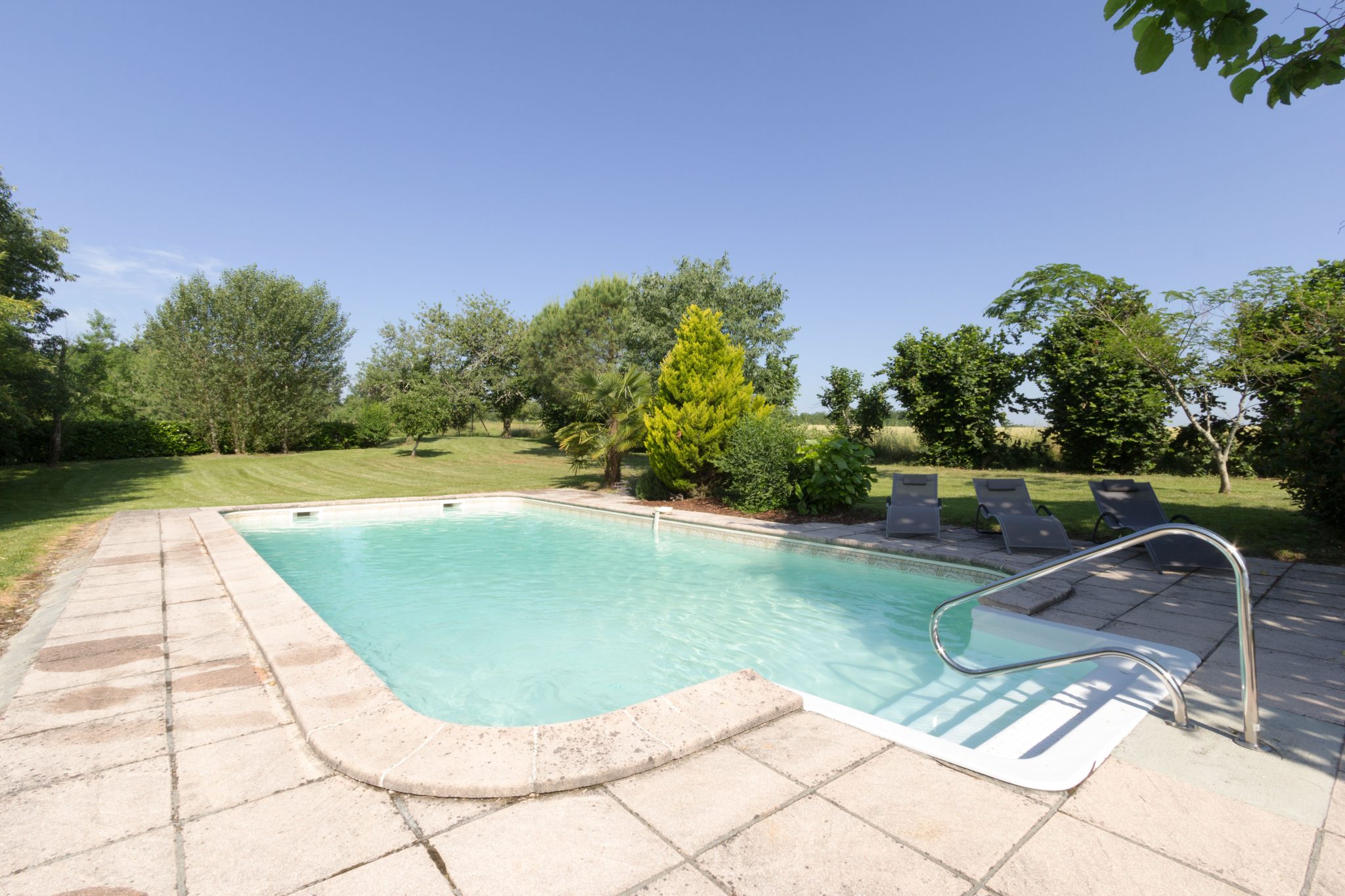 Private heated 10m x 5m swimming pool