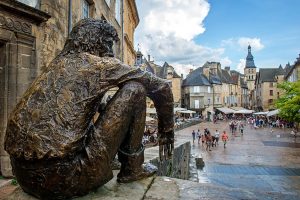 Sarlat Statue