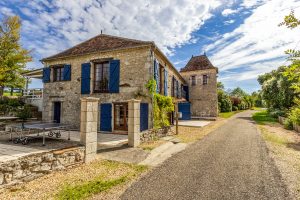 Set on a quiet no-through lane for residents only, there are only 2 other properties further on this road