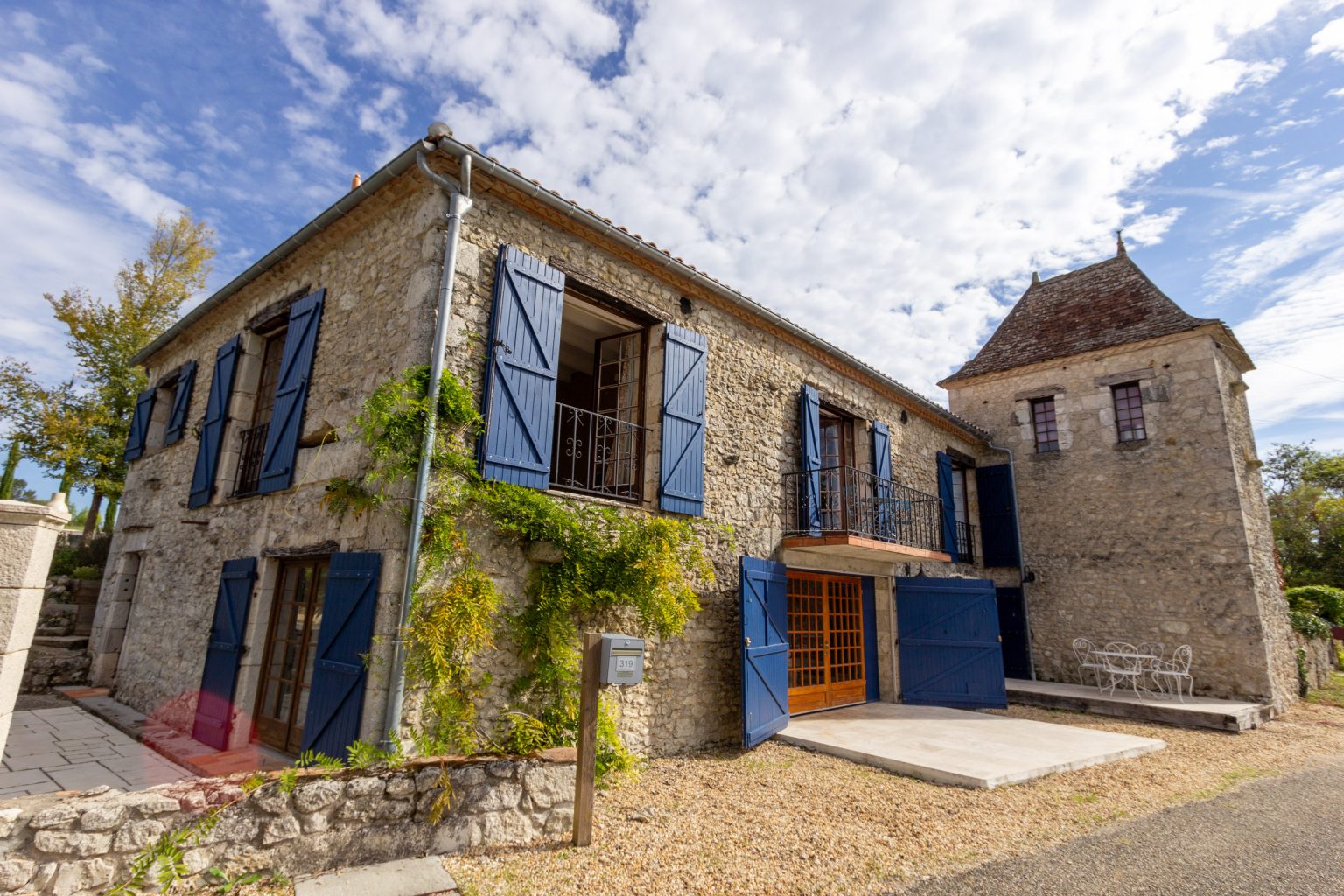 The front of Le Pavillon de Chasse