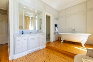 The master suite, there is another wash basin area plus a separate wc, Château de Bel Air, Lalande-de-Pomerol near Bordeaux, France