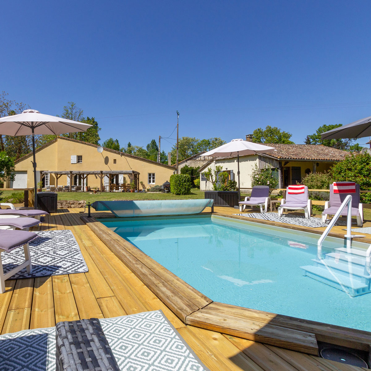 Trespontets holiday villa in SW France near Duras and Monsegur with a private heated swimming pool