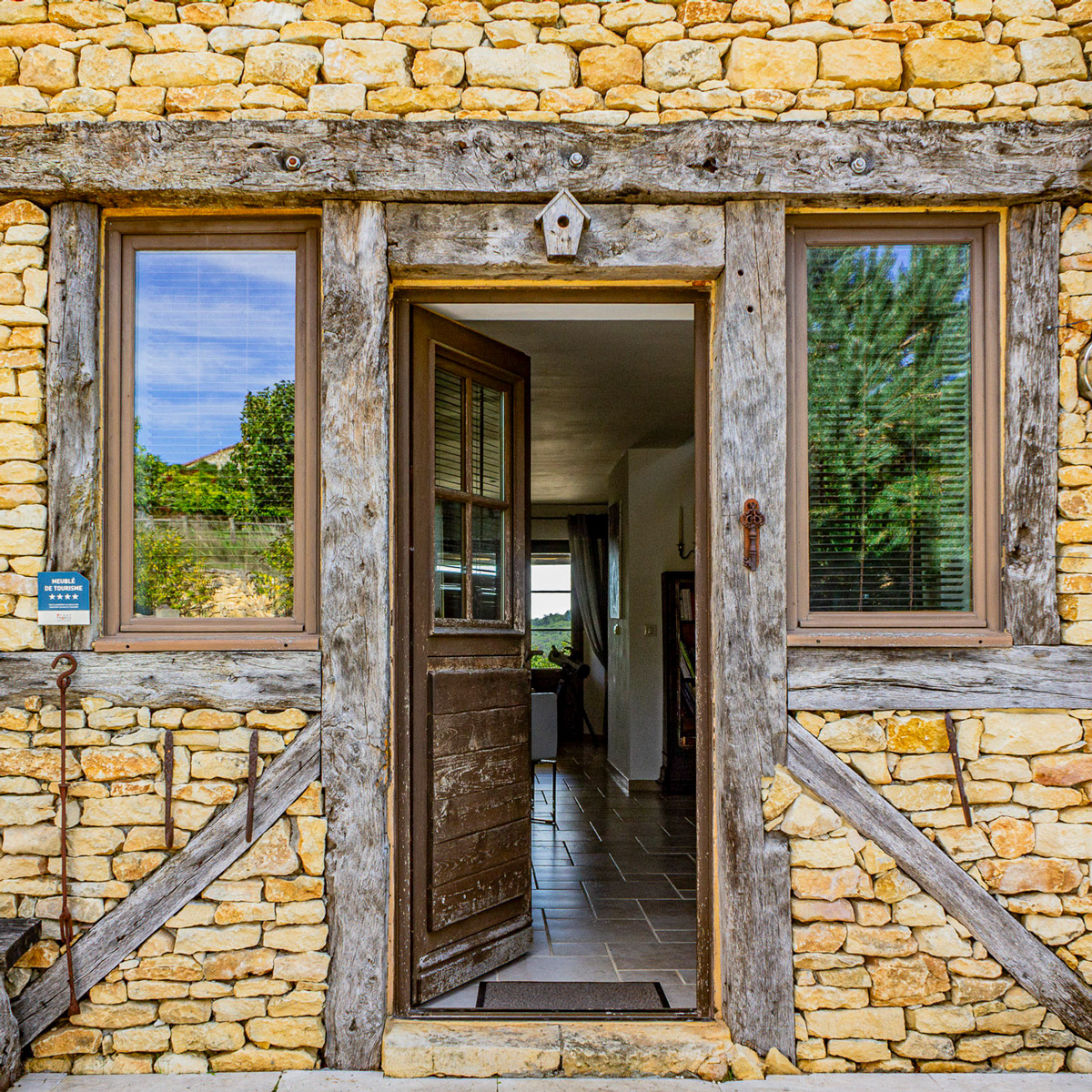 Vue Sur la Prairie, holiday gite in the Dordogne south west France with a pool
