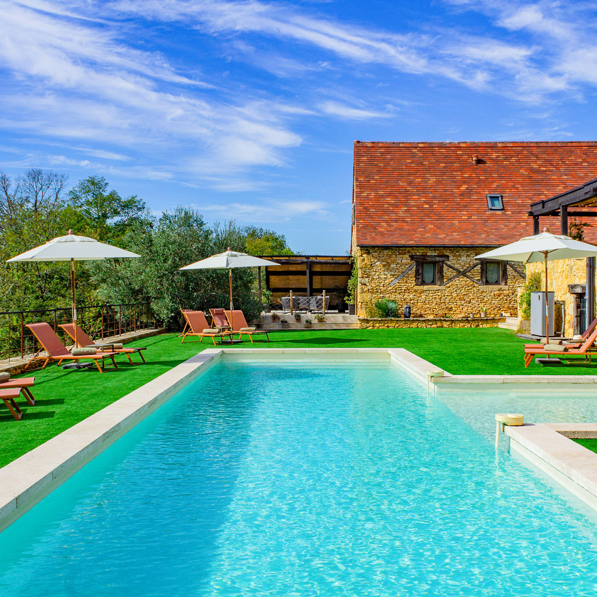 Vue Sur la Prairie, holiday gite in the Dordogne south west France with a swimming pool