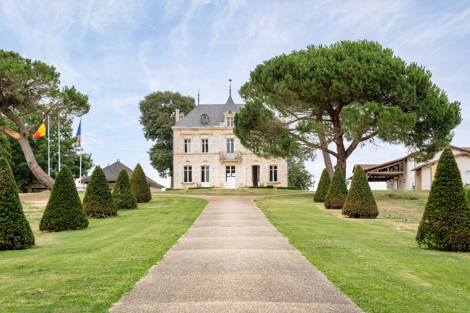 Chateau de Bel Air luxury holiday accommodation near Lalande de Pomerol near Saint-Émilion and Bordeaux, Southwest France