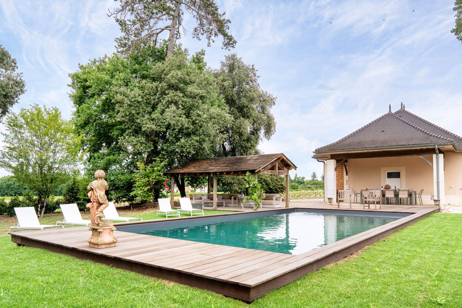 Chateau de Bel Air luxury holiday accommodation near Pomerol near Saint-Émilion and Bordeaux, Southwest France